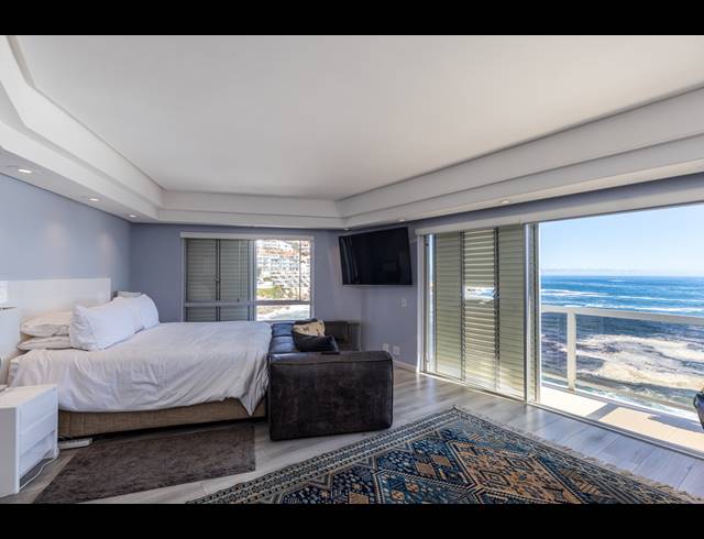 3 BEDROOM APARTMENT FOR SALE IN BANTRY BAY